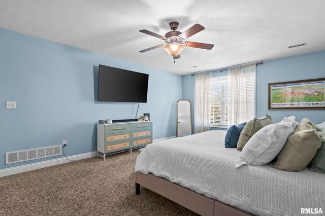 1623 PRAIRIE VISTA Drive, Chatham, IL 62629