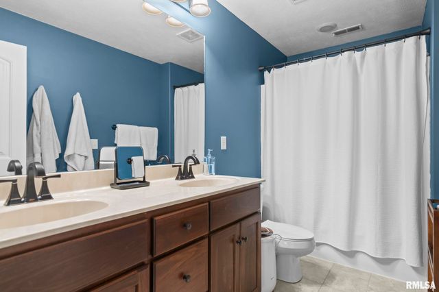 1623 PRAIRIE VISTA Drive, Chatham, IL 62629