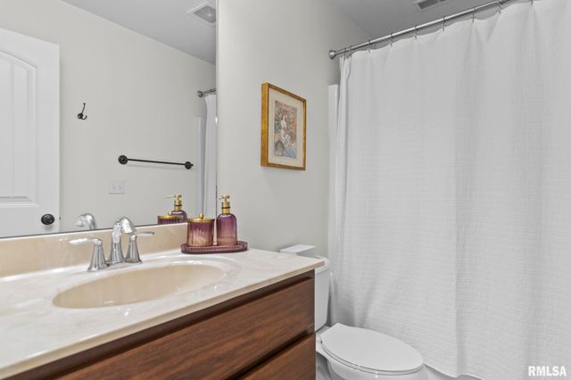 1623 PRAIRIE VISTA Drive, Chatham, IL 62629