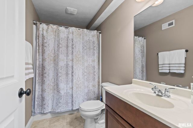 1623 PRAIRIE VISTA Drive, Chatham, IL 62629