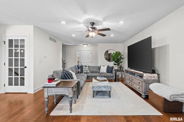 1623 PRAIRIE VISTA Drive, Chatham, IL 62629