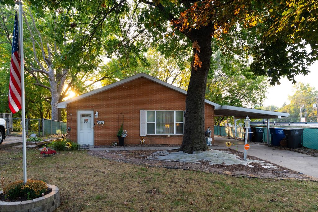 2622 E 29th Street, Des Moines, IA 50317