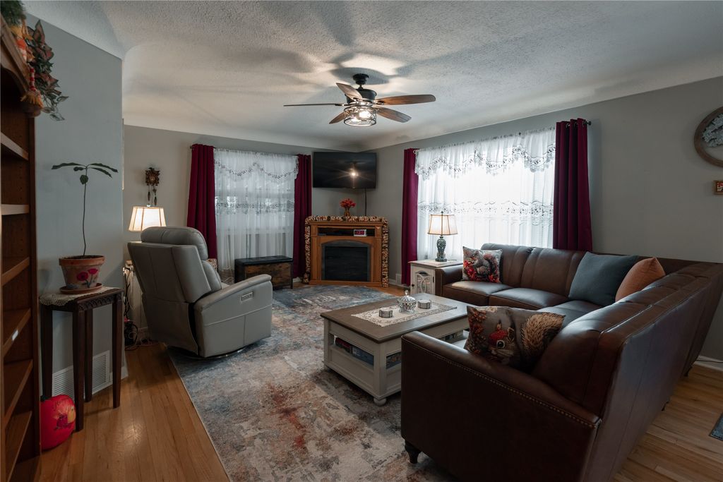 2622 E 29th Street, Des Moines, IA 50317