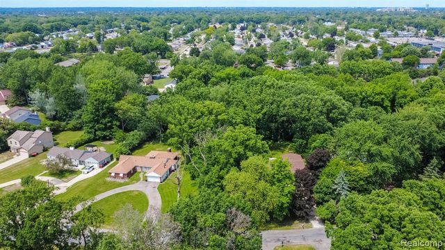 16034 Meadowood Avenue, Southfield, MI 48076