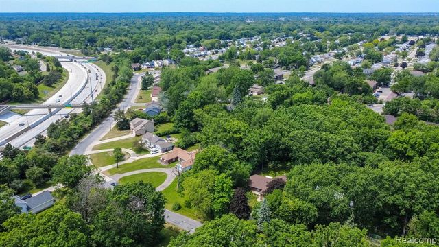 16034 Meadowood Avenue, Southfield, MI 48076