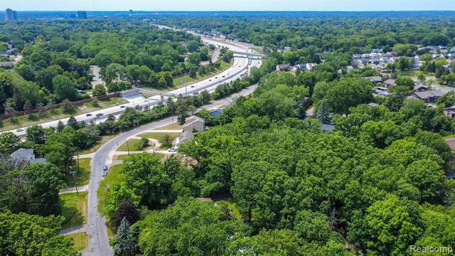16034 Meadowood Avenue, Southfield, MI 48076