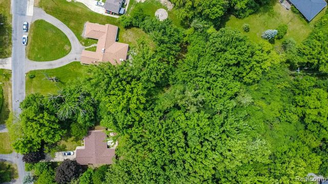 16034 Meadowood Avenue, Southfield, MI 48076