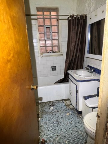 1432 N Luna Avenue, Chicago, IL 60651