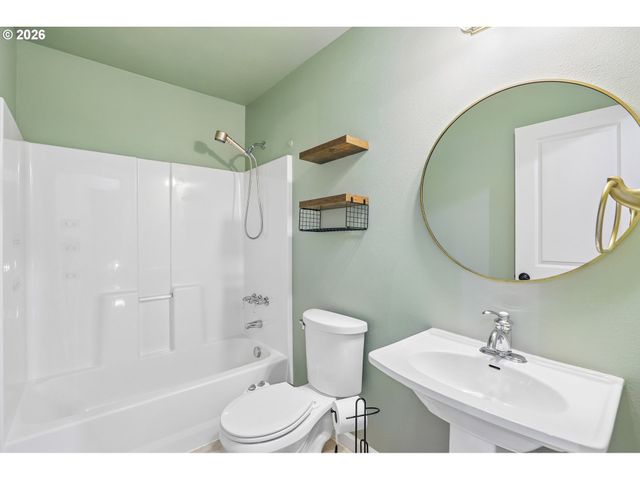18200 Sw PHEASANT Ln, Beaverton, OR 97003