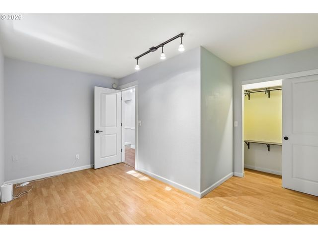 18200 Sw PHEASANT Ln, Beaverton, OR 97003