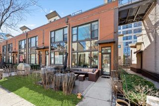 930 N Howe Street, Chicago, IL 60610