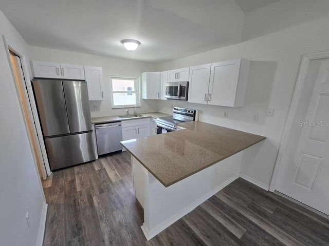 1460 MINNEAPOLIS AVENUE, North Port, FL 34286
