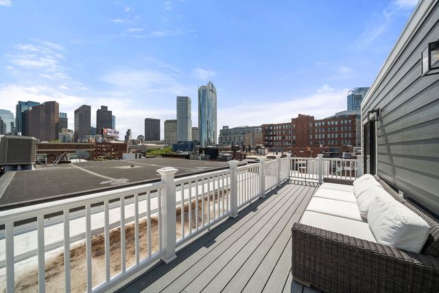 51 North Margin St uph4, Boston, MA 02113