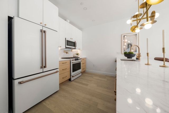51 North Margin St uph4, Boston, MA 02113