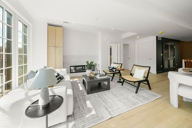 51 North Margin St uph4, Boston, MA 02113