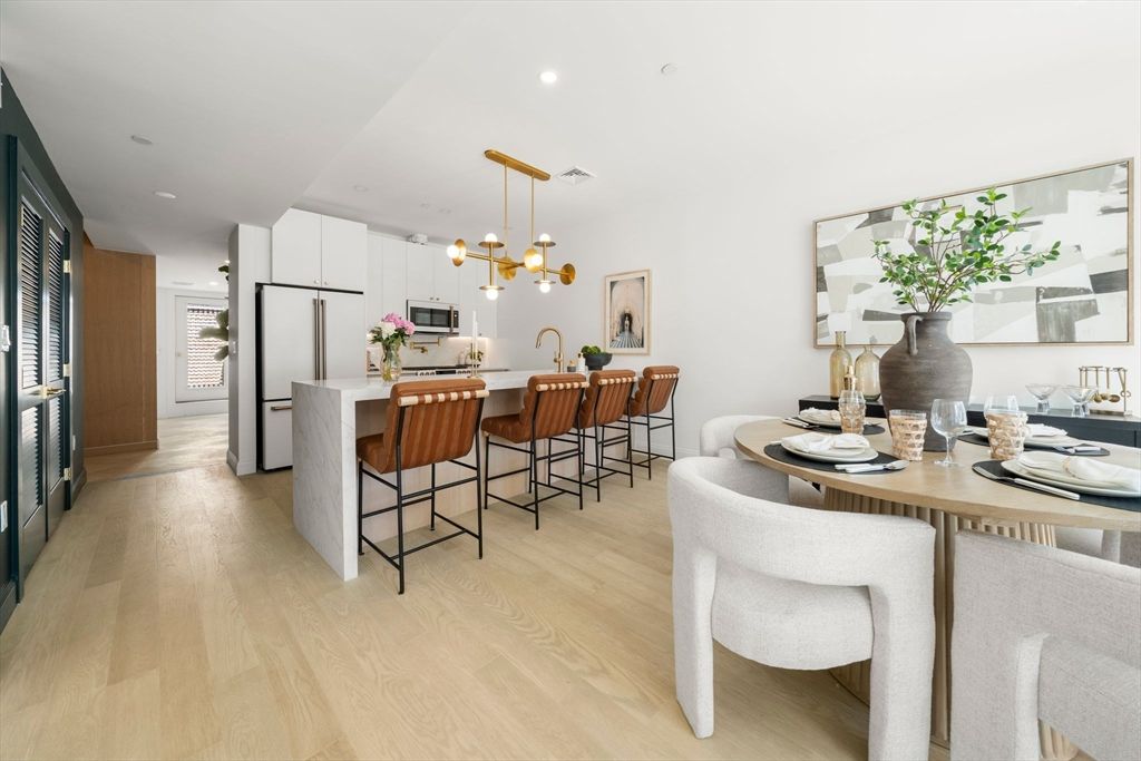51 North Margin St uph4, Boston, MA 02113