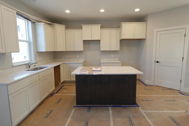 511 Woodside COURT, West Bend, WI 53095