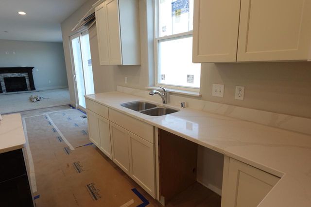 511 Woodside COURT, West Bend, WI 53095