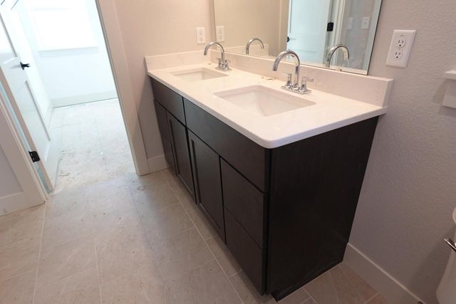 511 Woodside COURT, West Bend, WI 53095