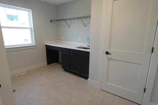 511 Woodside COURT, West Bend, WI 53095