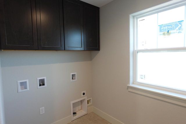 511 Woodside COURT, West Bend, WI 53095