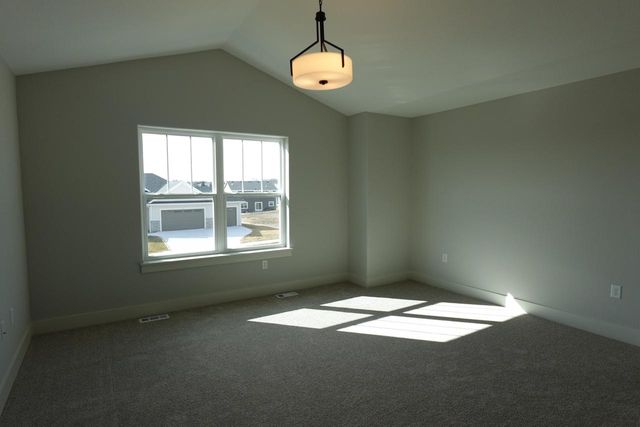 511 Woodside COURT, West Bend, WI 53095