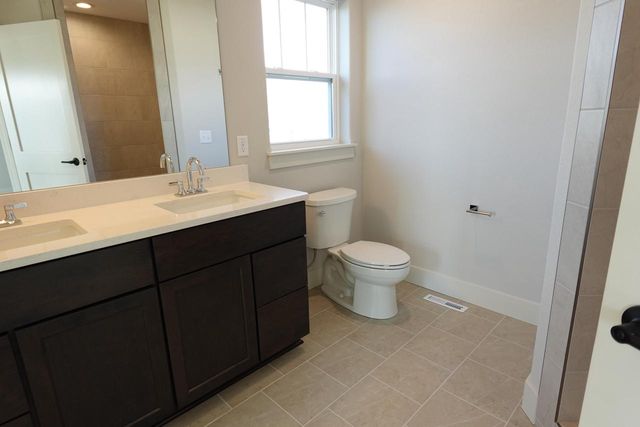 511 Woodside COURT, West Bend, WI 53095