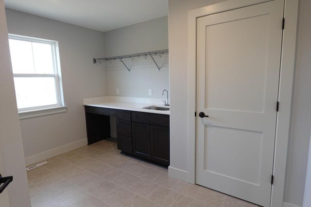 511 Woodside COURT, West Bend, WI 53095