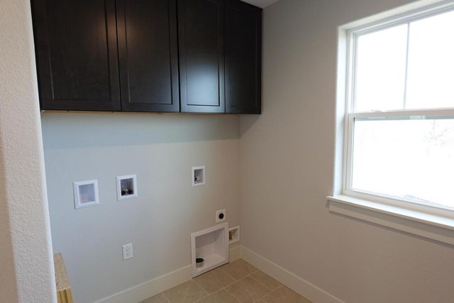 511 Woodside COURT, West Bend, WI 53095