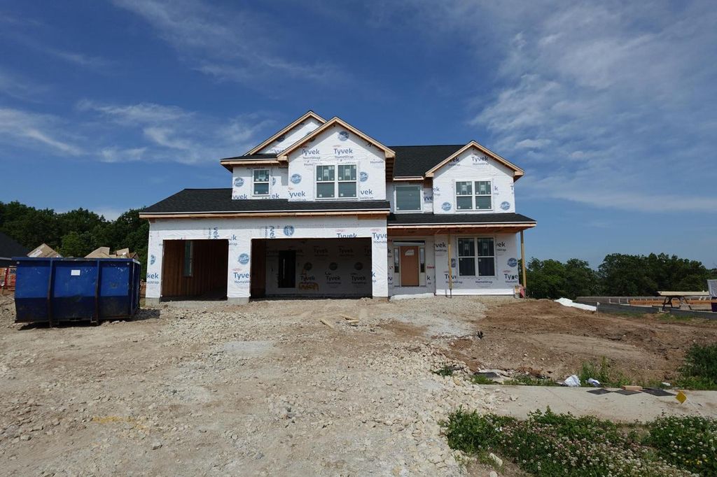 511 Woodside COURT, West Bend, WI 53095