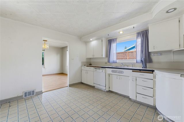 7412 S 8th Street, Tacoma, WA 98465