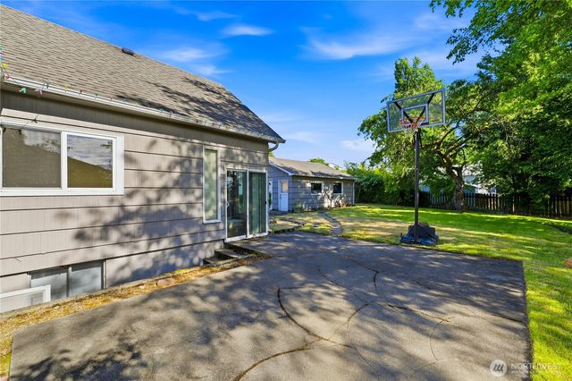 7412 S 8th Street, Tacoma, WA 98465