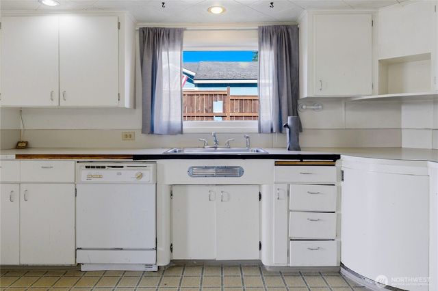 7412 S 8th Street, Tacoma, WA 98465