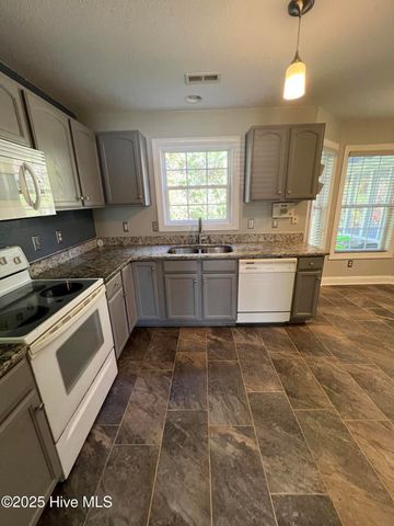 109 Trinity Drive, New Bern, NC 28560