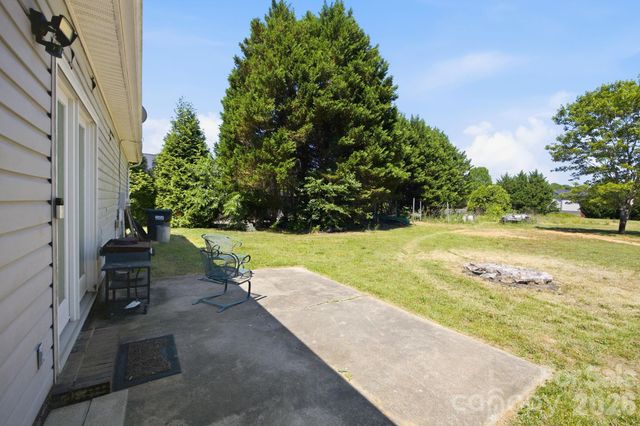 129 Salem Meadow Drive, Statesville, NC 28625