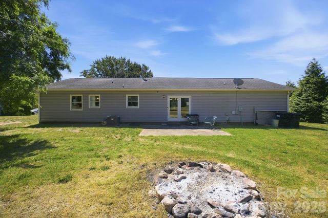 129 Salem Meadow Drive, Statesville, NC 28625