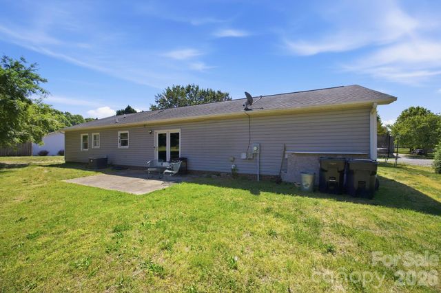 129 Salem Meadow Drive, Statesville, NC 28625