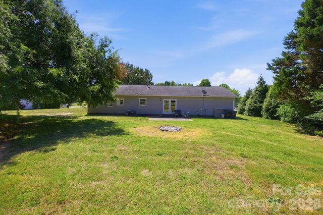 129 Salem Meadow Drive, Statesville, NC 28625