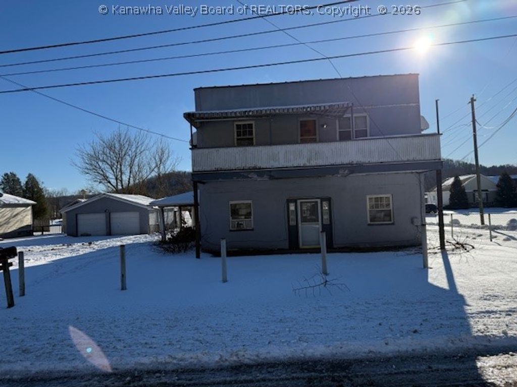 11001 Charleston Road, Red House, WV 25168