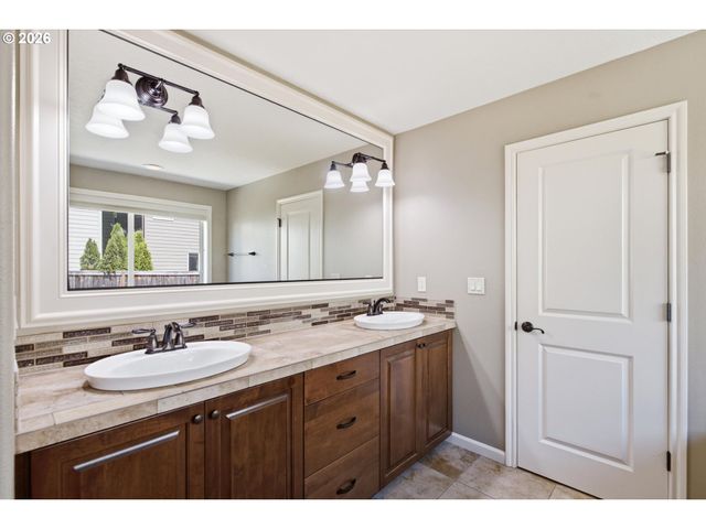 16873 Nw LYNCH Ln, Portland, OR 97229