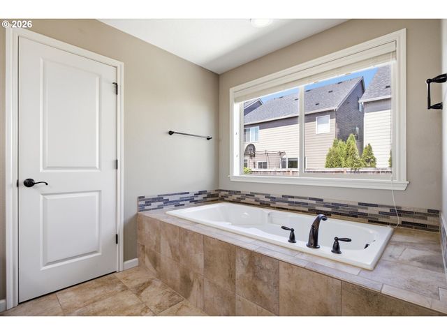 16873 Nw LYNCH Ln, Portland, OR 97229