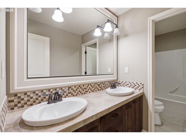 16873 Nw LYNCH Ln, Portland, OR 97229