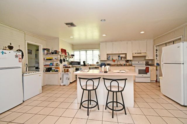 1390 E AIRPORT BOULEVARD, Sanford, FL 32773