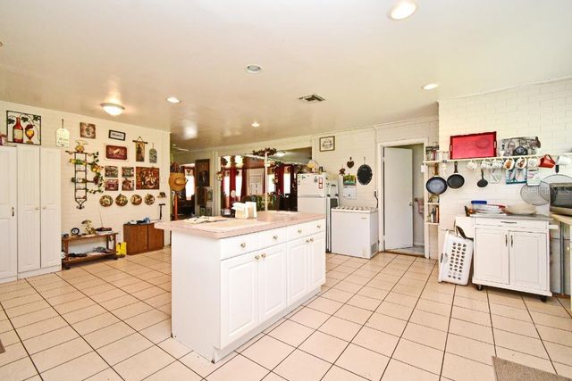 1390 E AIRPORT BOULEVARD, Sanford, FL 32773