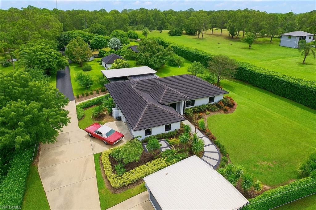 2560 2nd ST NE, Naples, FL 34120