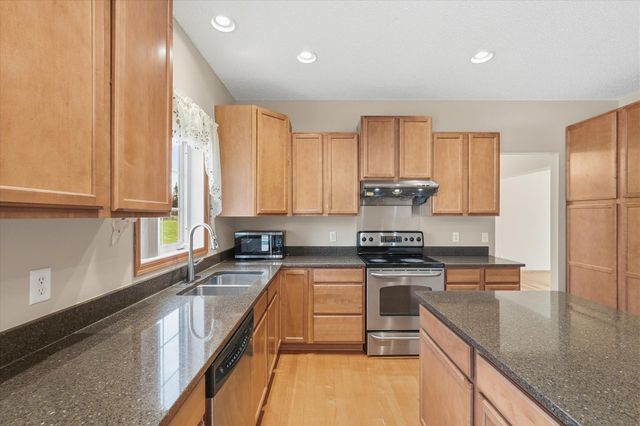 6449 Hedgecroft Avenue S, Cottage Grove, MN 55016