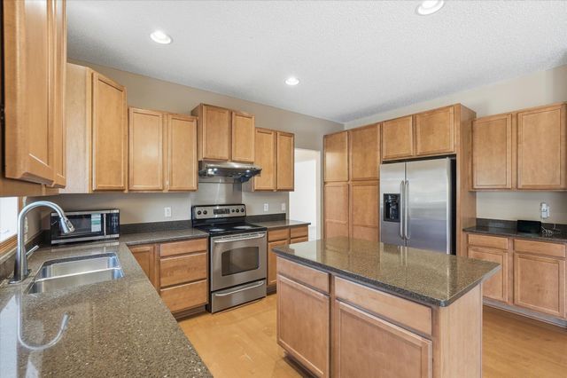 6449 Hedgecroft Avenue S, Cottage Grove, MN 55016