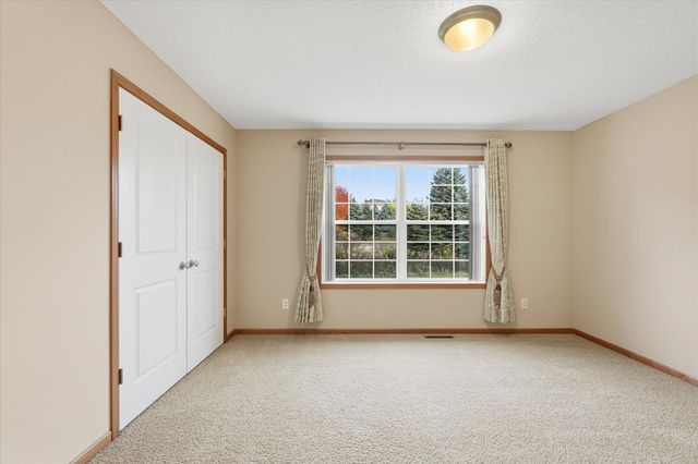 6449 Hedgecroft Avenue S, Cottage Grove, MN 55016