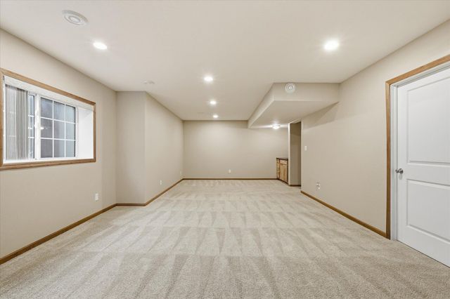 6449 Hedgecroft Avenue S, Cottage Grove, MN 55016