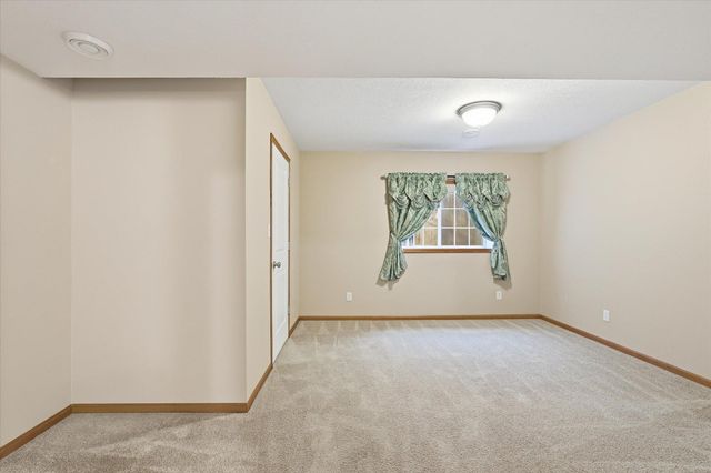 6449 Hedgecroft Avenue S, Cottage Grove, MN 55016